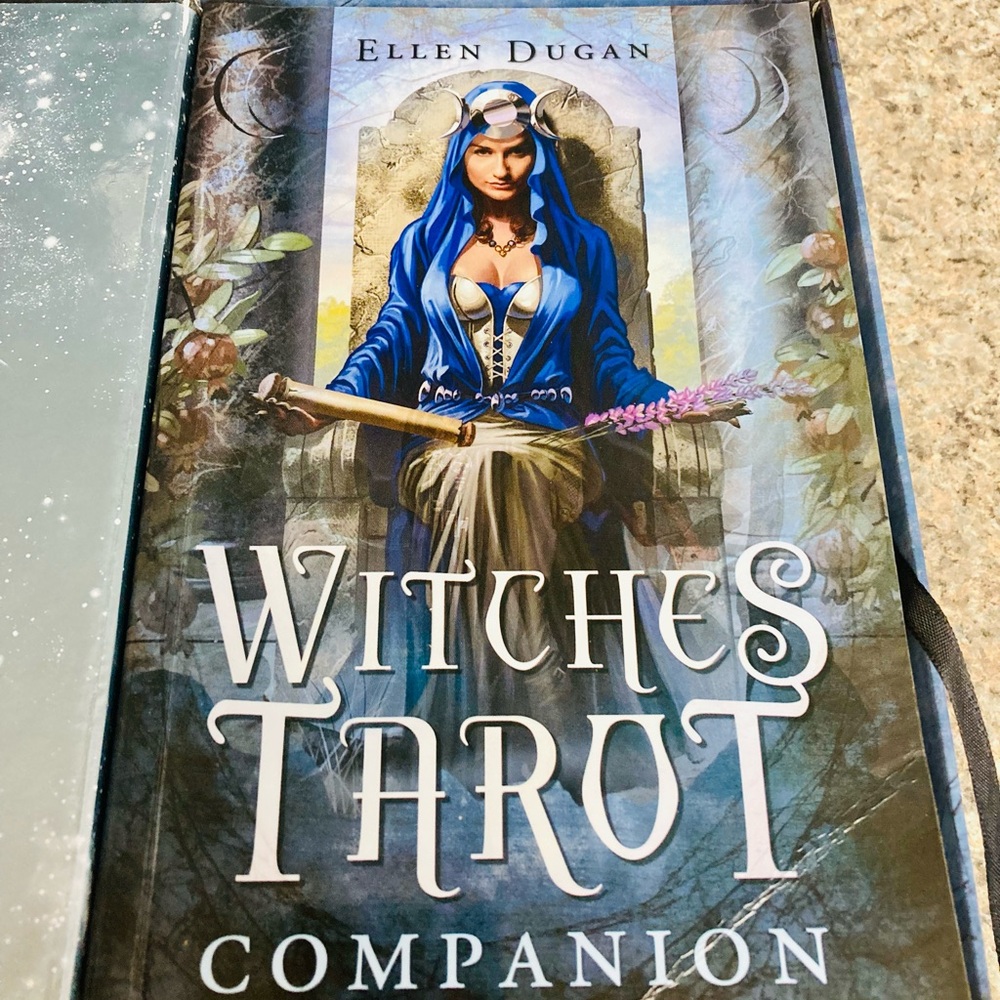 NEW in box ⭐️ Witches Tarot Card Set & Book